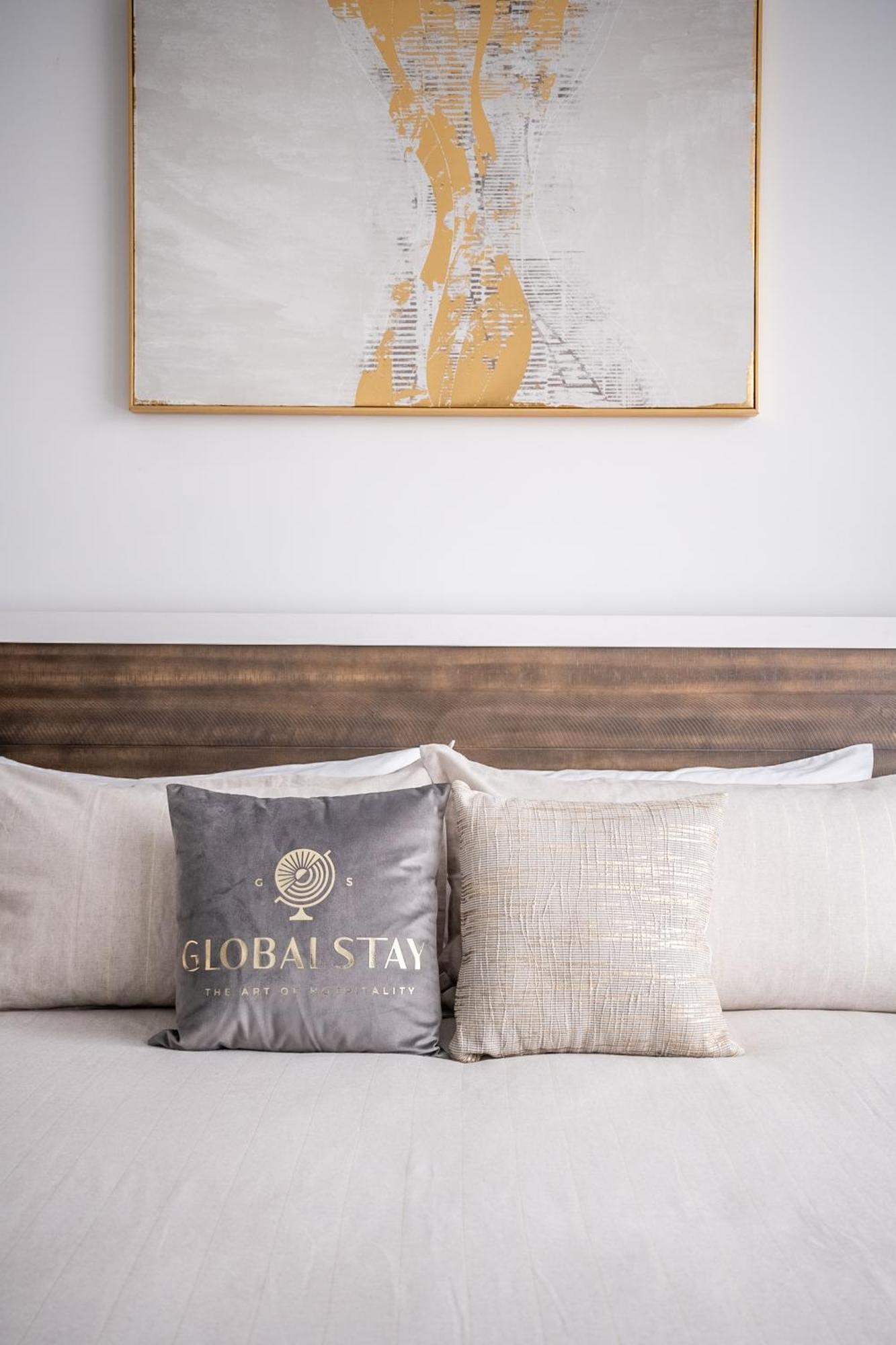 Fancy Downtown House With Hot Tub & Bbq By Globalstay Τορόντο Εξωτερικό φωτογραφία